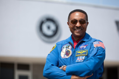 Former Astronaut Winston Scott Headshot.png