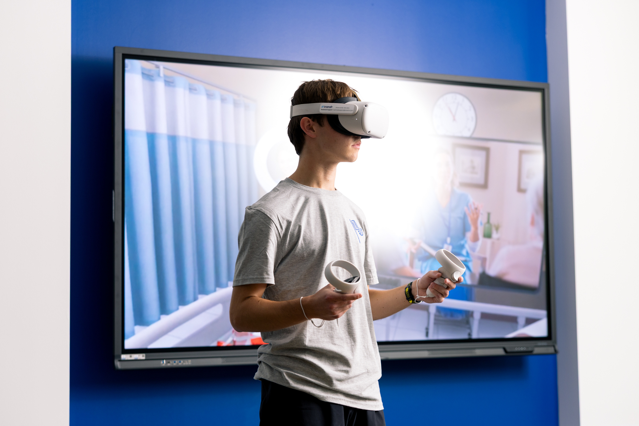 student using vr simulation