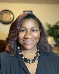 Tiffiany Echoles Headshot