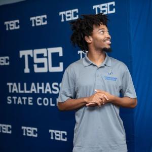 Future Leader Institute Member presenting at conference.