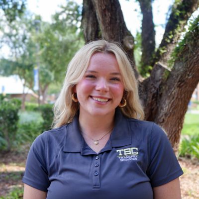 Halee Tolson Headshot