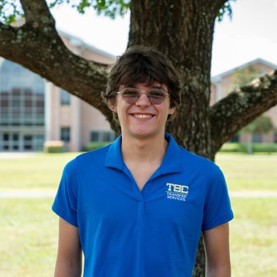 Riley Edwards Headshot.